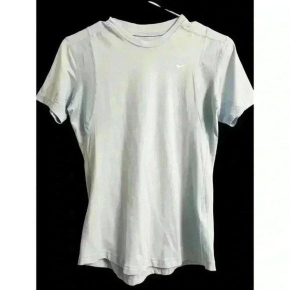 Women’s Nike Dri fit tee in like new condition.‎ - Picture 1 of 4